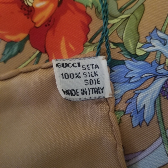 NWT Authentic Gucci floral scarf - Picture 9 of 9